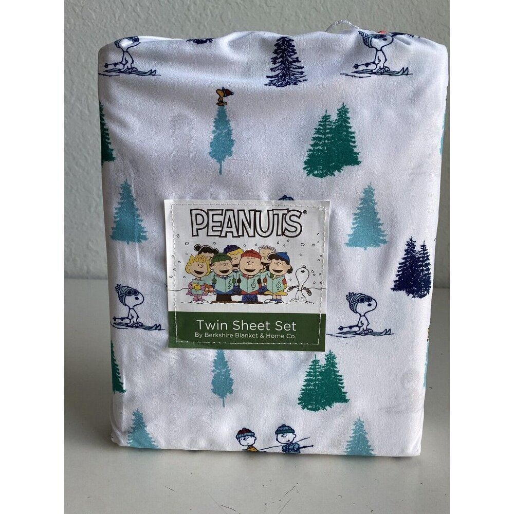 Peanuts Snoopy Charlie Brown Linus Skiing‎ Holiday Christmas TWIN SIZE Sheet Set
